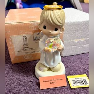 Enesco Precious Moments “Forever In Our Hearts” Angel Figurine-2002-NIB-#108541